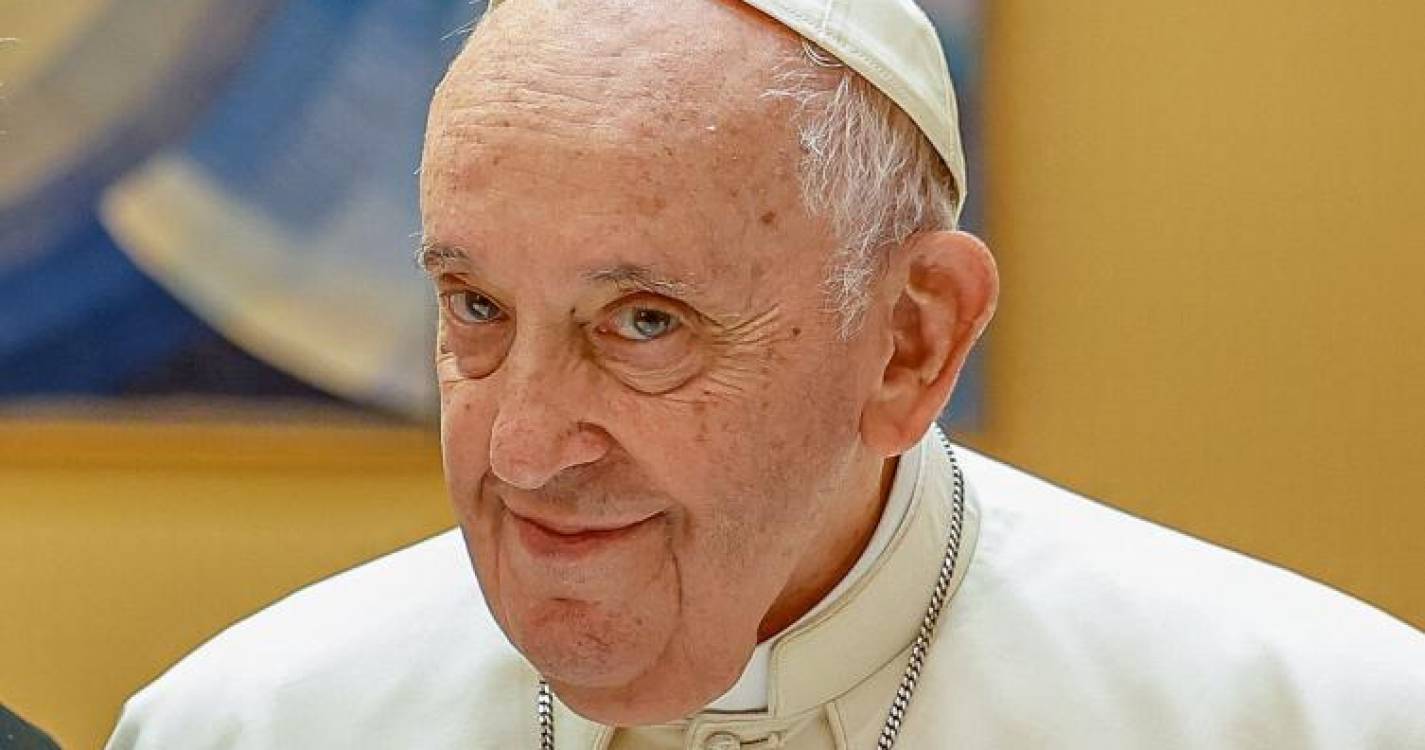 Papa volta a defender bênção de casais do mesmo sexo ou em “situação irregular”