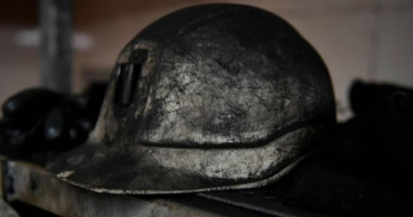 Detido diretor de mina onde permanecem retidos 13 mineiros há uma semana na Rússia
