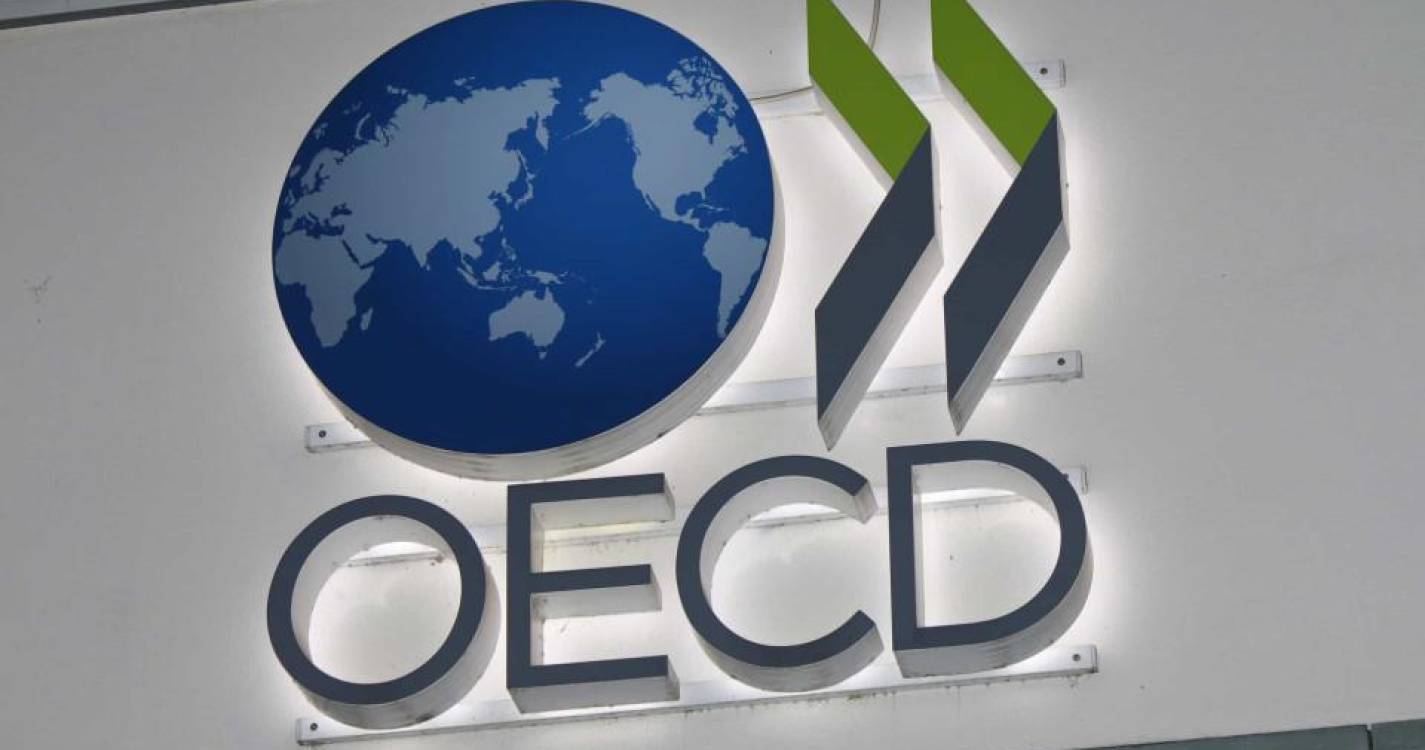Inflação na OCDE mantém-se em 5,7% em fevereiro
