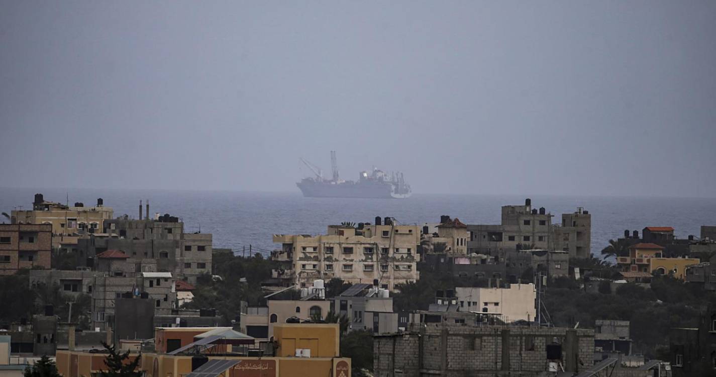 Israel: Militares britânicos poderão entregar ajuda no terreno em Gaza - BBC