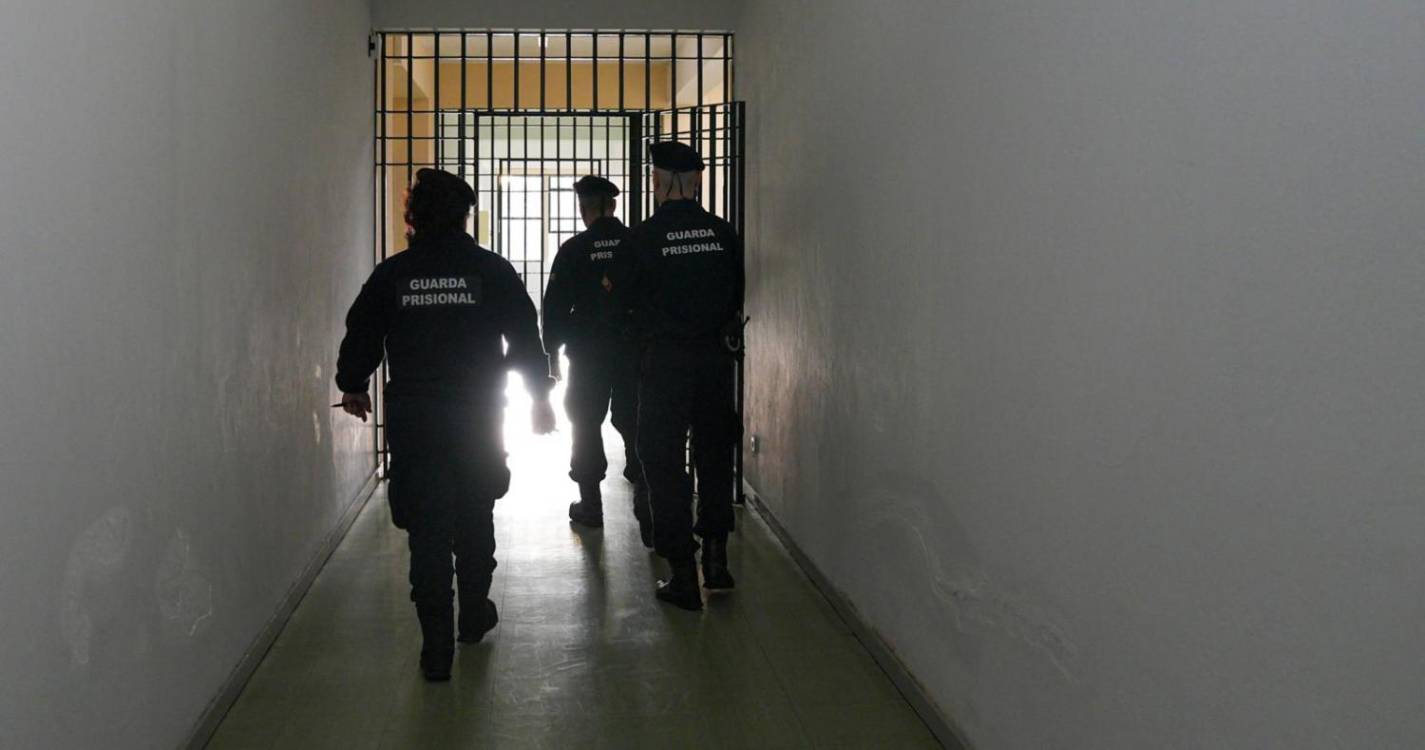 Greve dos guardas prisionais termina com ameaça de novas paralisações