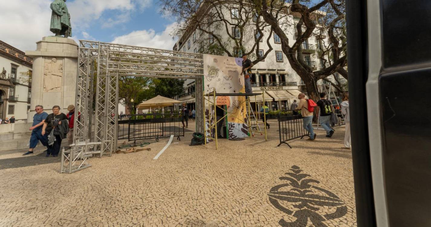 Funchal ultima preparativos para a abertura da 50.ª Feira do Livro (com fotos)