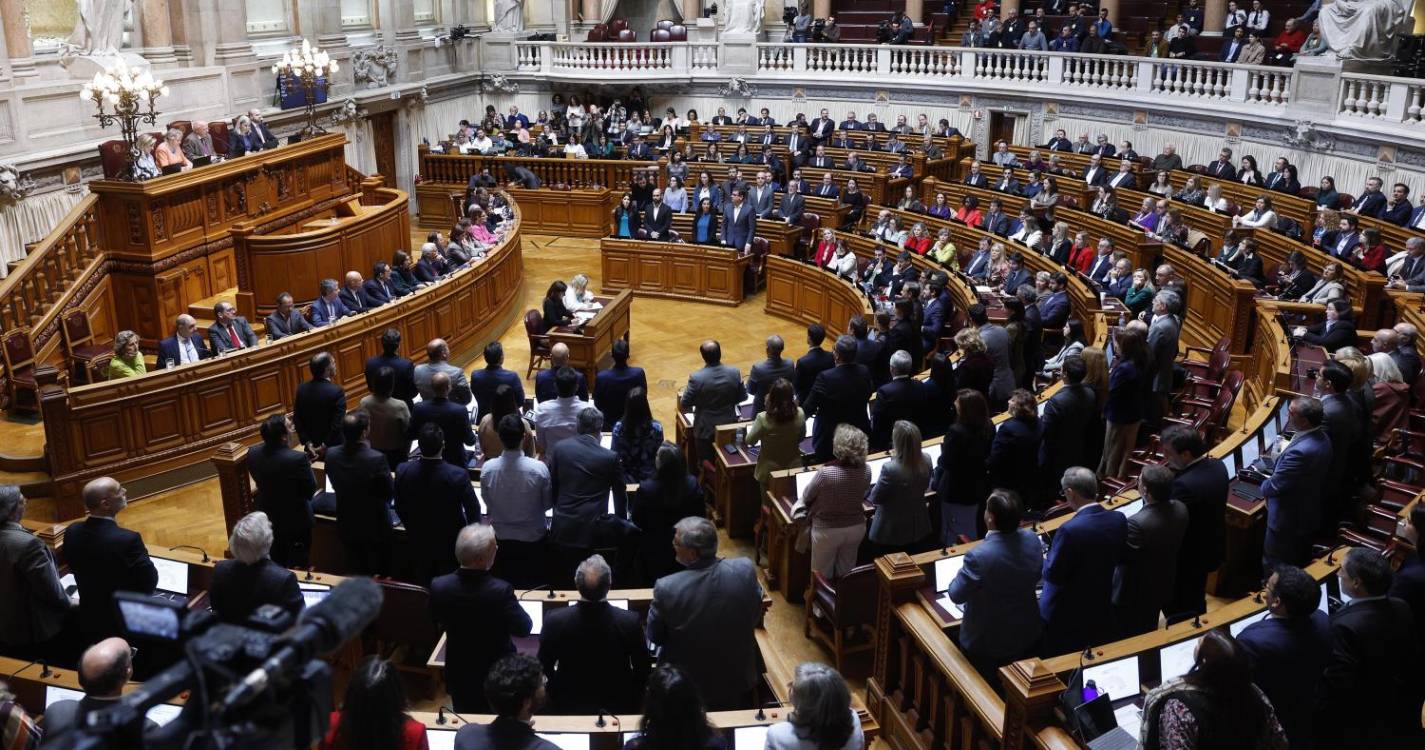 Eleições: Parlamento recomenda ao Governo campanhas de sensibilização e esclarecimento junto dos emigrantes