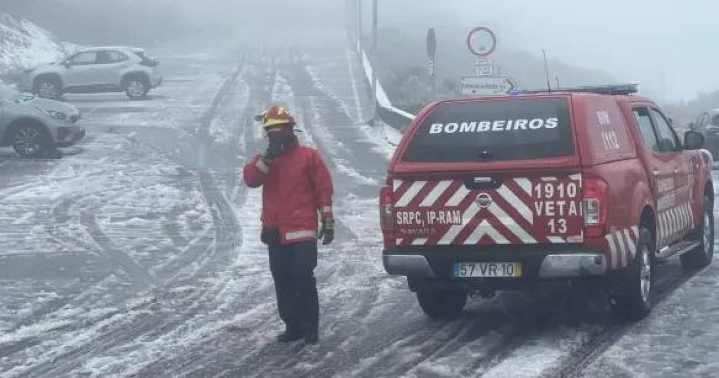 20 carros retidos no Pico do Areeiro mobilizam bombeiros