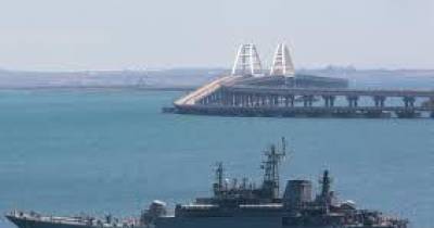 A Ucrânia está a planear explodir a ponte Kerch, que liga a península da Crimeia à Rússia.