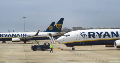 O avião, um Boeing 737, voava de Manchester, no Reino Unido, para a ilha espanhola de Tenerife.