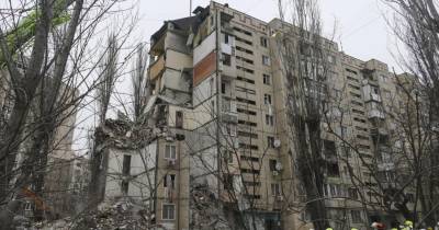 Do lado ucraniano, três mísseis russos S-300 atingiram a cidade de Myrnograd, no leste da Ucrânia, ferindo nove pessoas, incluindo um adolescente.