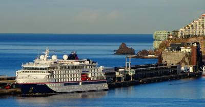 Hanseatic Nature depois do Porto Santo, faz escala no Funchal