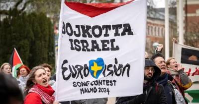 Os manifestantes afirmam que Israel está a usar a Eurovisão como plataforma para branquear a sua imagem com a participação da cantora Eden Golan.