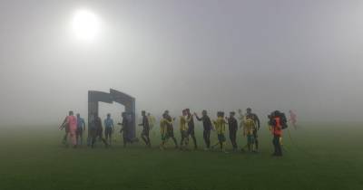 Nevoeiro continua sem dar tréguas no Estádio da Madeira.