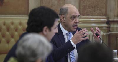 O ministro da Saúde, Manuel Pizarro, durante a audição na Comissão de Saúde na Assembleia da República em Lisboa.