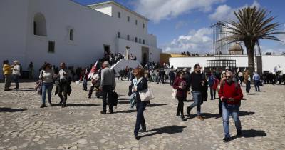 Várias pessoas participaram na inauguração do Museu da Resistência, no Forte de Peniche, em Peniche.