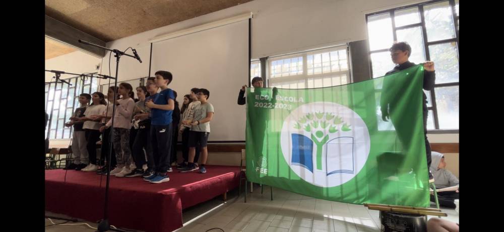 Escola Gonçalves Zarco hasteou Bandeira Verde Eco Escolas