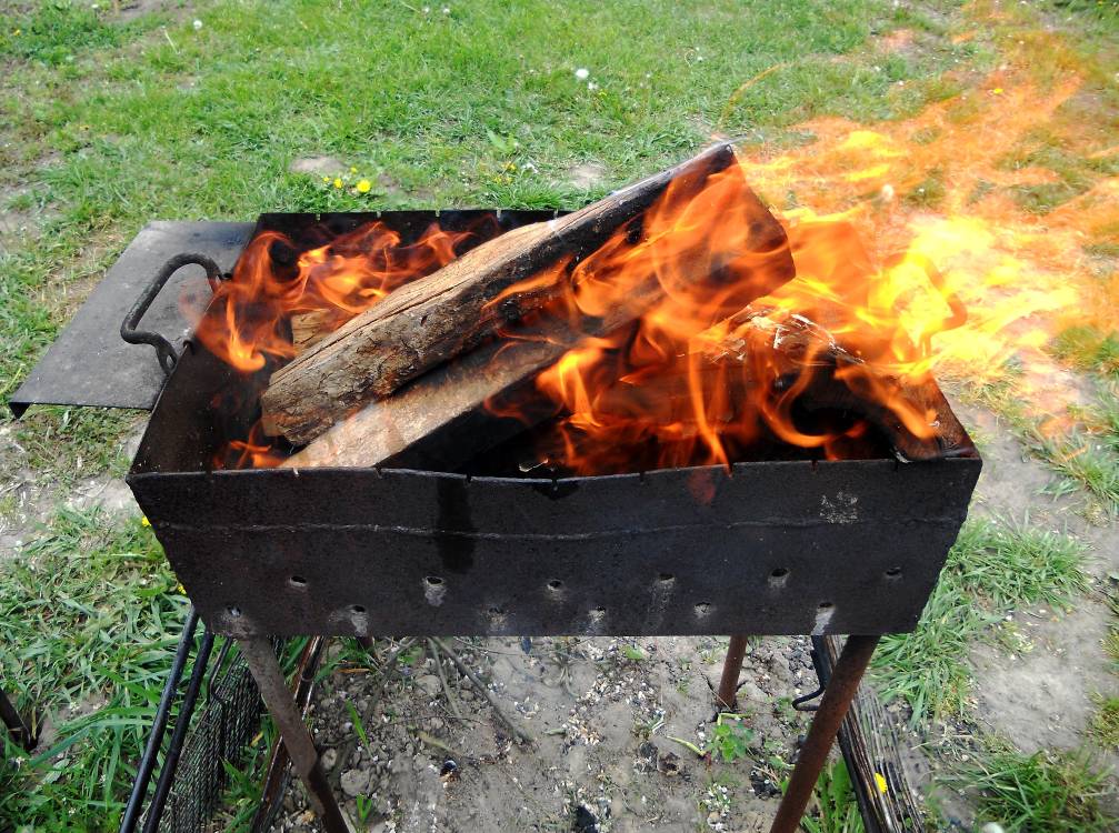 Incêndio deflagra em churrasco e provoca vários danos materiais