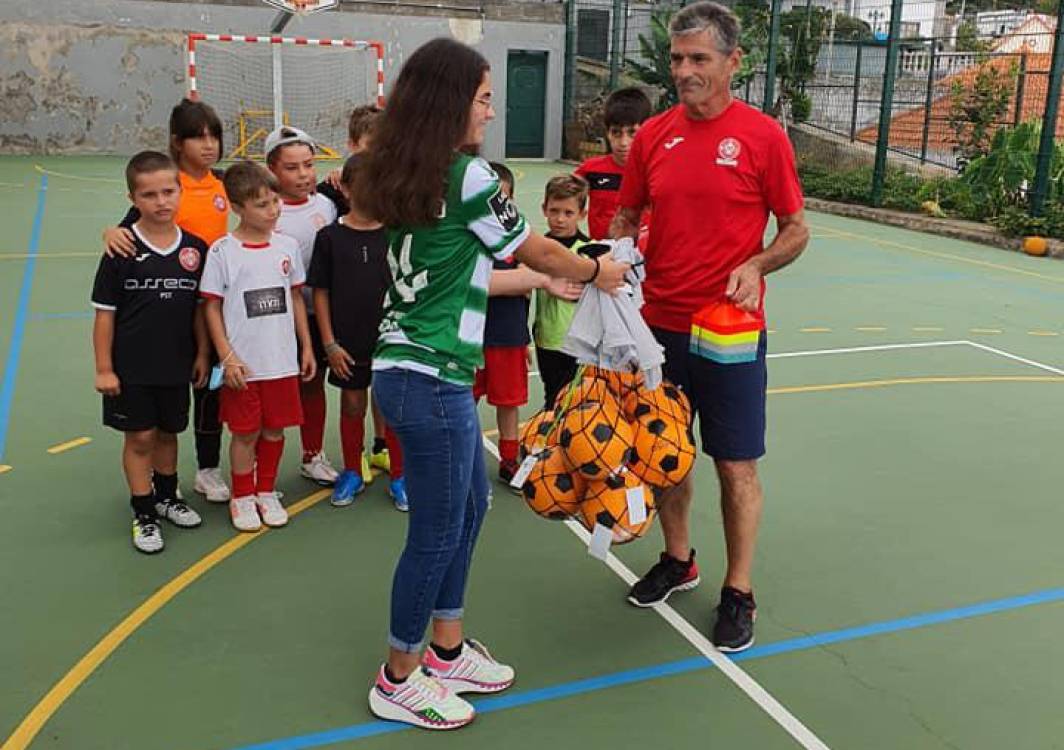 Inês Silva ofereceu material desportivo à sua antiga escola