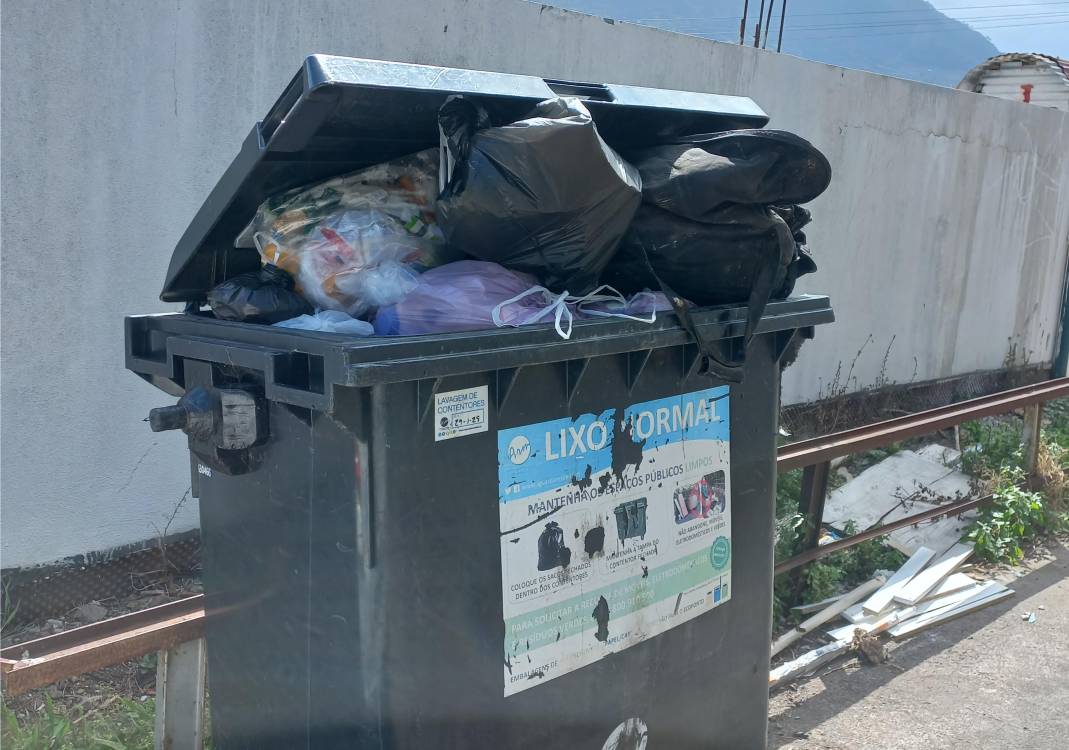 Falta de higienização em ponto de recolha de resíduos em Machico alvo de críticas