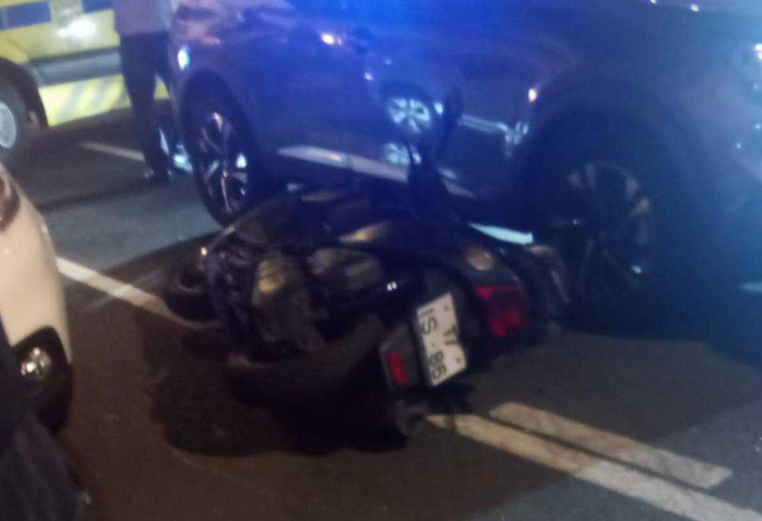 Mota embate em cinco carros e deixa trânsito paralisado no Funchal