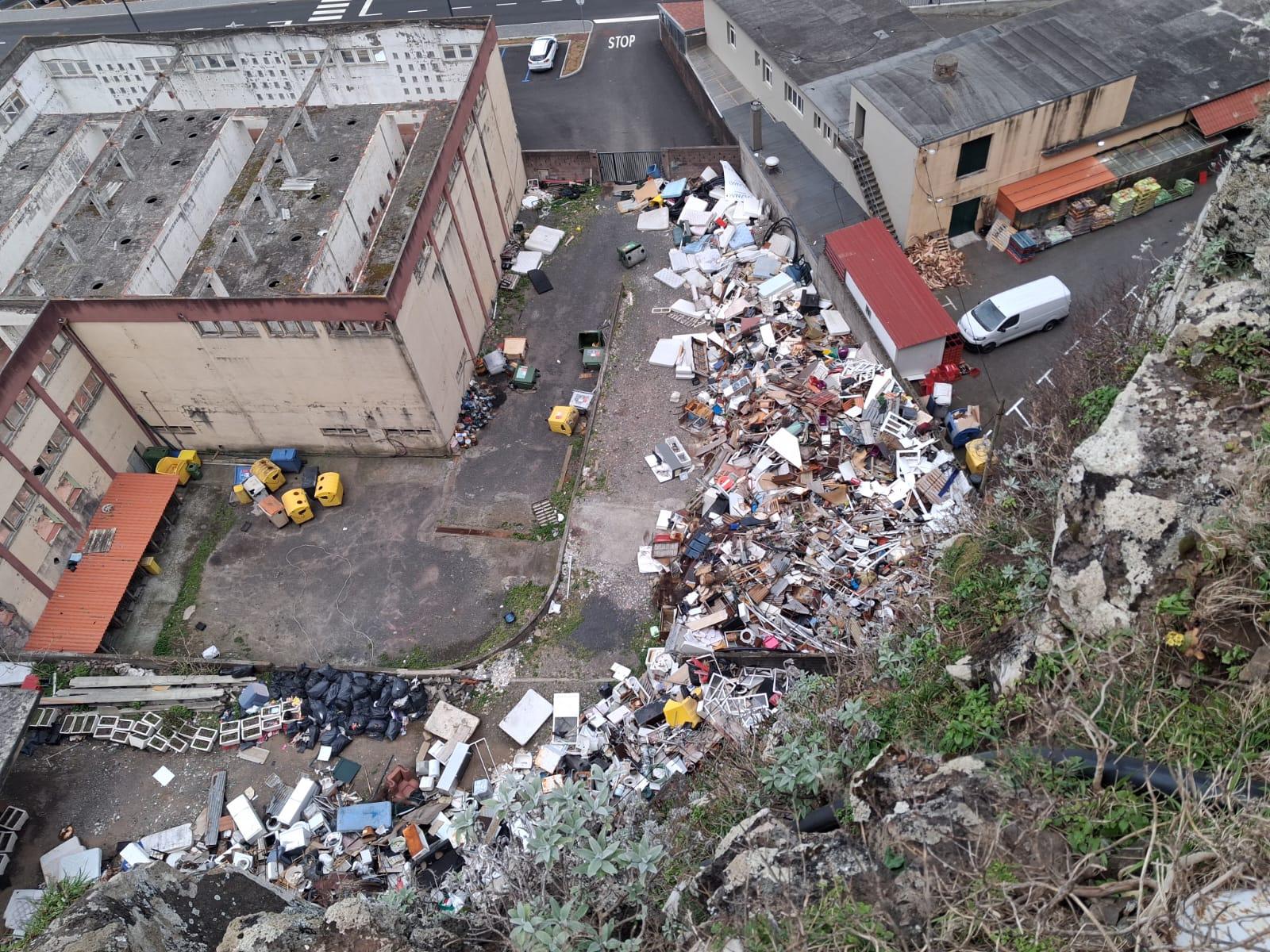 Resíduos e canil continuam a gerar indignação em São Vicente (com vídeo)