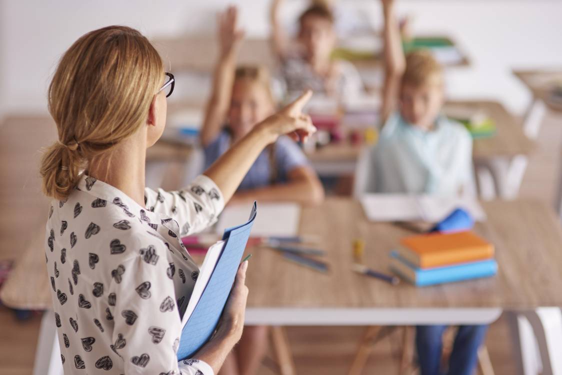 Ensino é principal atividade de 90% dos docentes convidados, mas maioria tem outro emprego