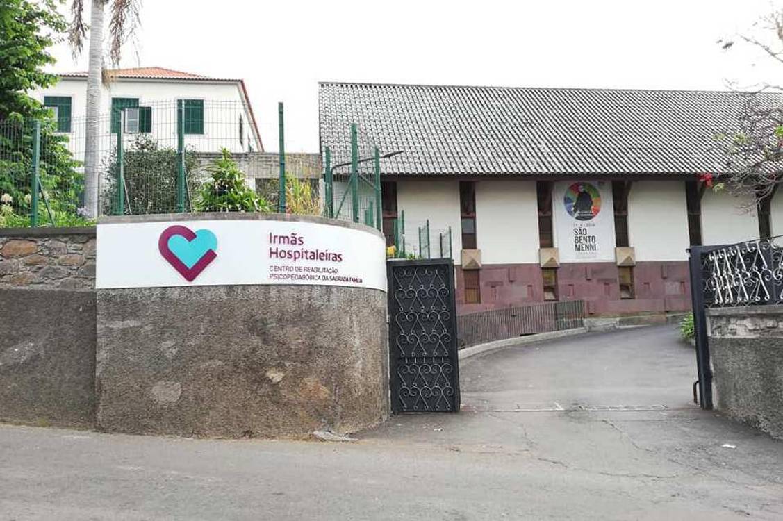 Irmãs Hospitaleiras lançam postal centenário em parceria com os CTT