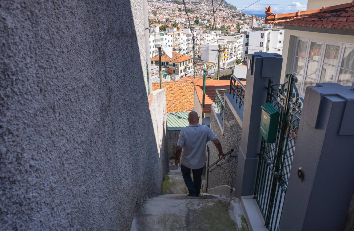 Perdidos e Achados: Viver numa cidade apenas com degraus no caminho