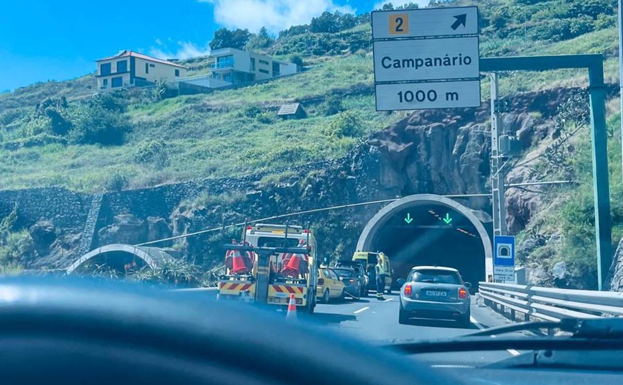Dois feridos em acidente na via rápida na Quinta Grande