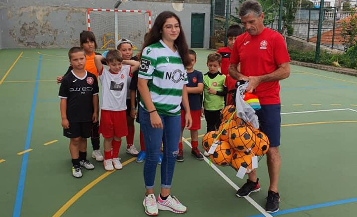 Inês Silva ofereceu material desportivo à sua antiga escola