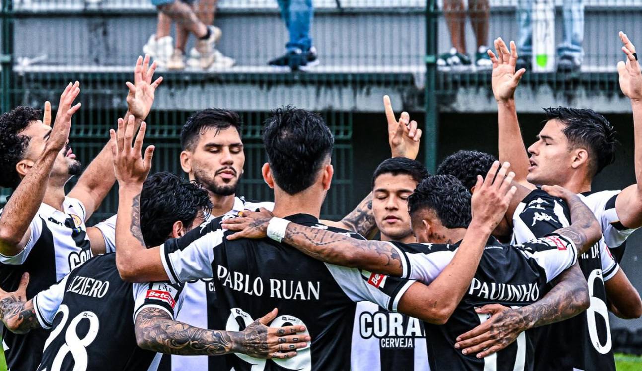 Nacional goleia Rio Ave por 4-0 na Choupana