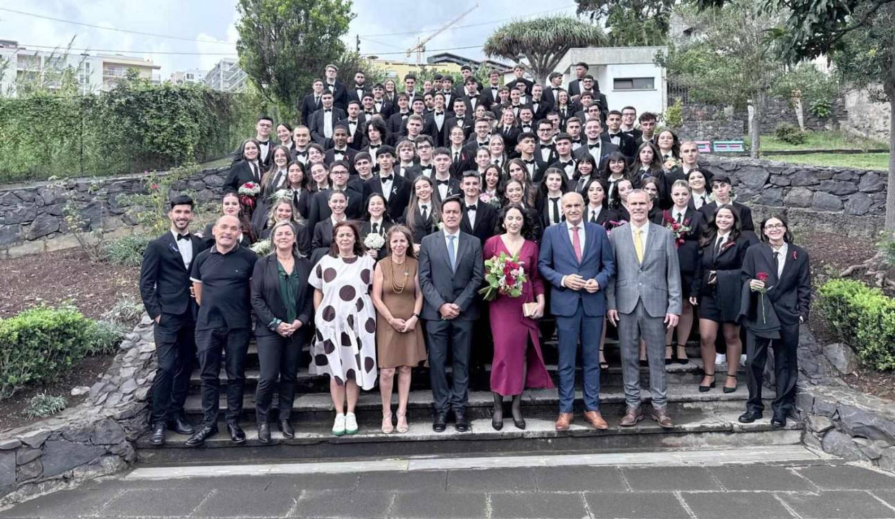 Tradição de Bênção das Capas cumprida na Escola Gonçalves Zarco