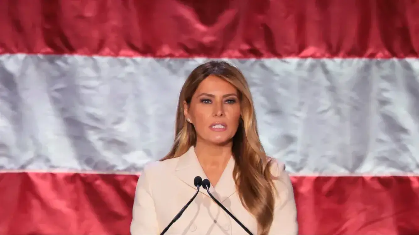 Melania Trump critica comediante Jimmy Kimmel após tiroteio em jantar de gala