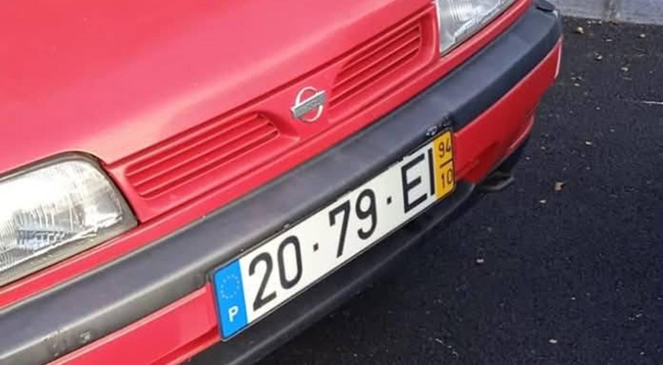 Carro roubado junto ao Mercado dos Lavradores recuperado na Nazaré