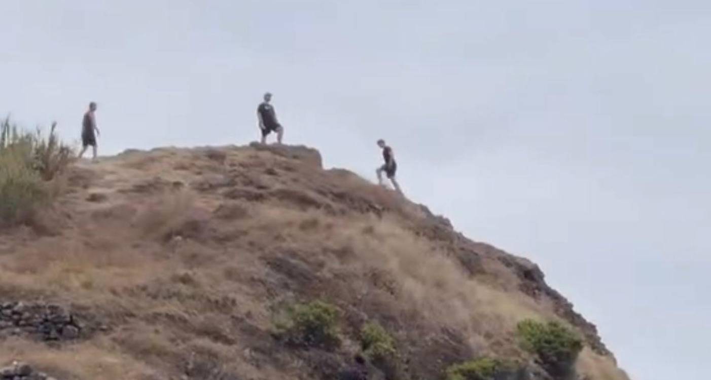 Turistas arriscam no Faial mesmo após sinalização de interdição