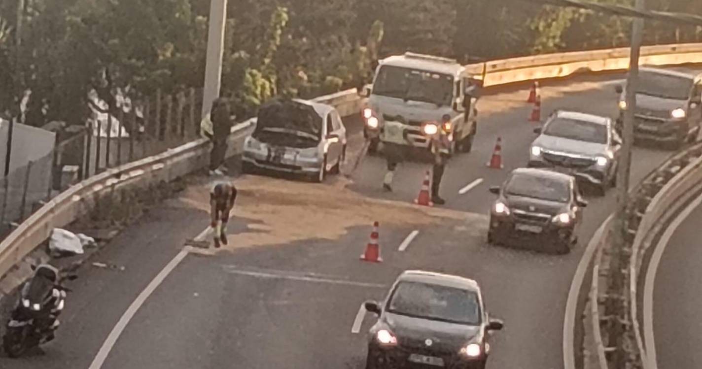 Viatura incendiou-se na via rápida