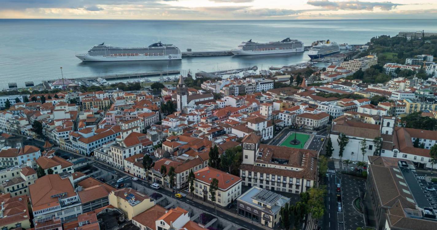 ‘Casa cheia’ este sábado no Porto do Funchal (com fotos)
