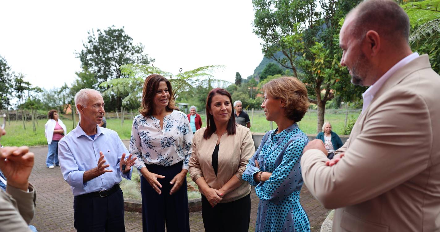 Secretária da Inclusão visita Casa do Povo do Arco de São Jorge e destaca ligação à tradição