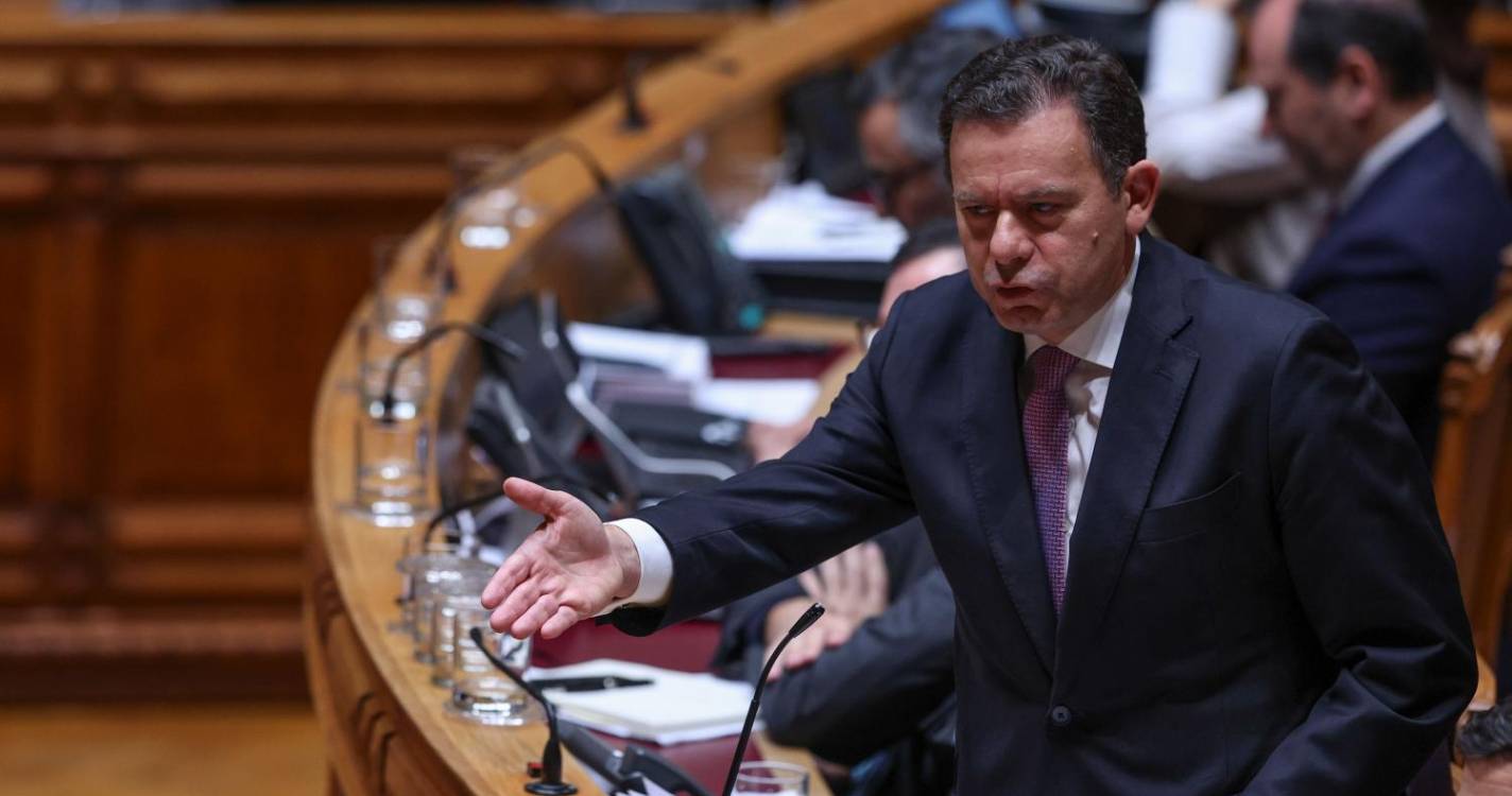 Montenegro garante combate a “crime de terror” de violência doméstica após alertas do PAN