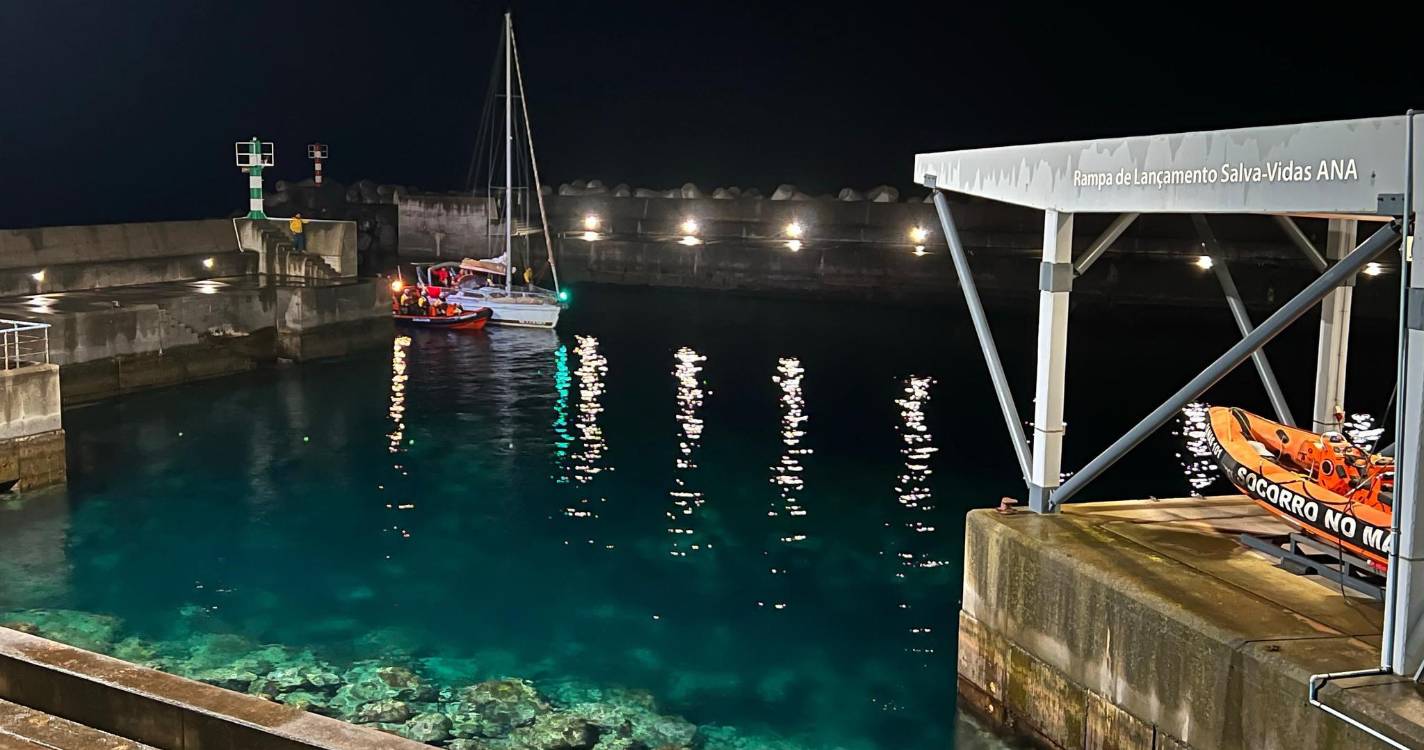 SANAS assiste veleiro francês com problemas mecânicos