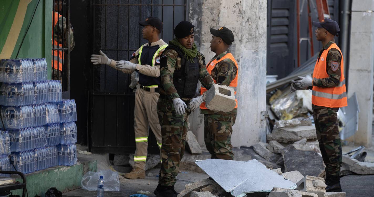 Sobe para 18 mortos e 120 feridos balanço de desabamento na República Dominicana