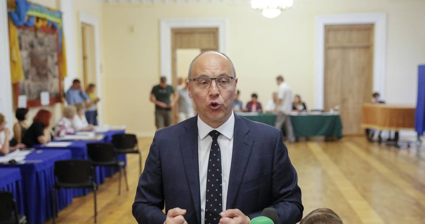 Deputado e ex-presidente do parlamento da Ucrânia morto a tiro em Lviv