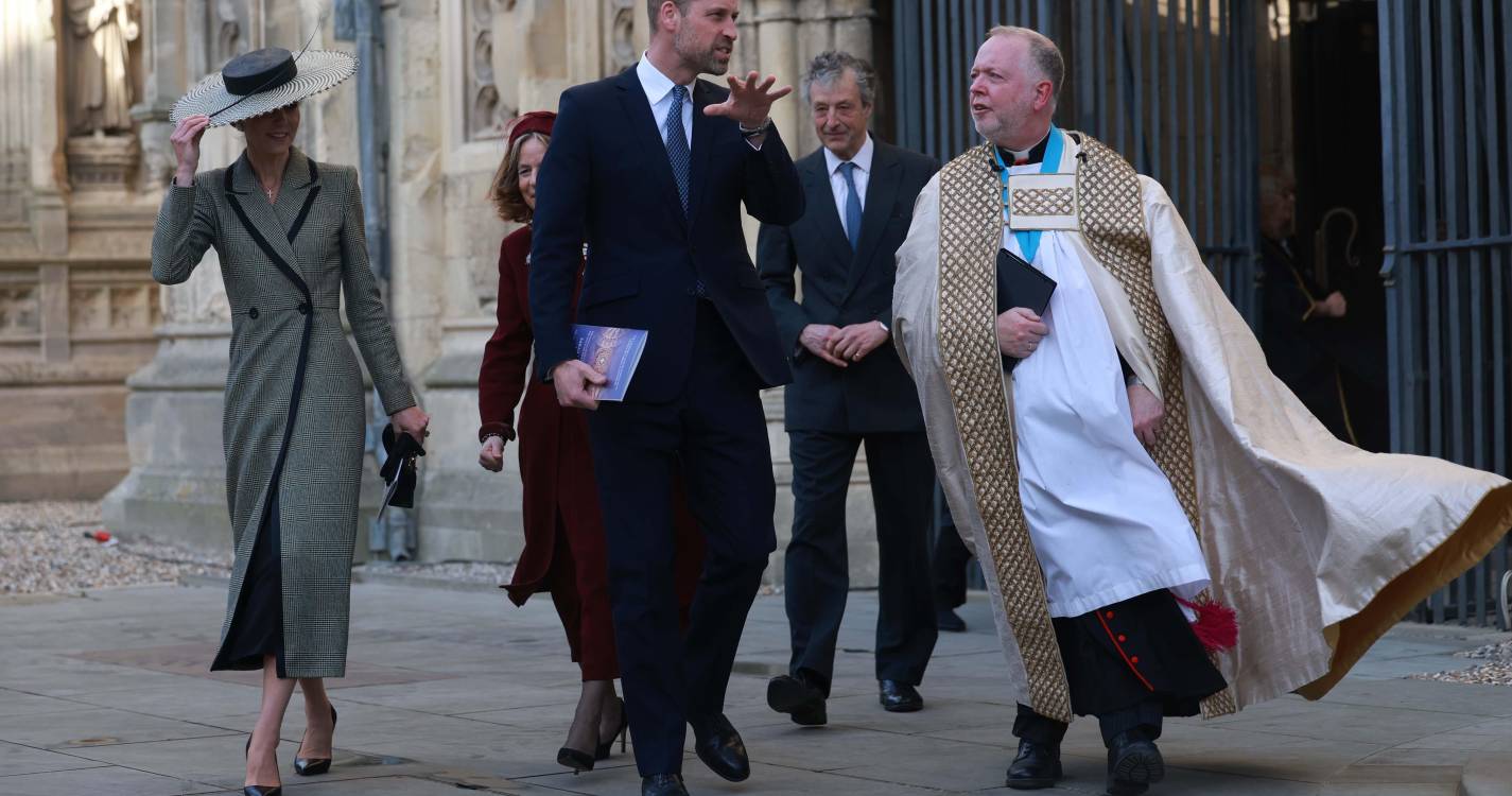 Sarah Mullally oficialmente empossada arcebispa de Cantuária (com fotos)