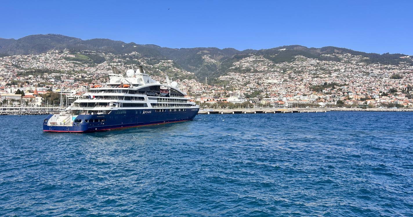 Cruzeiro de luxo faz escala no Funchal