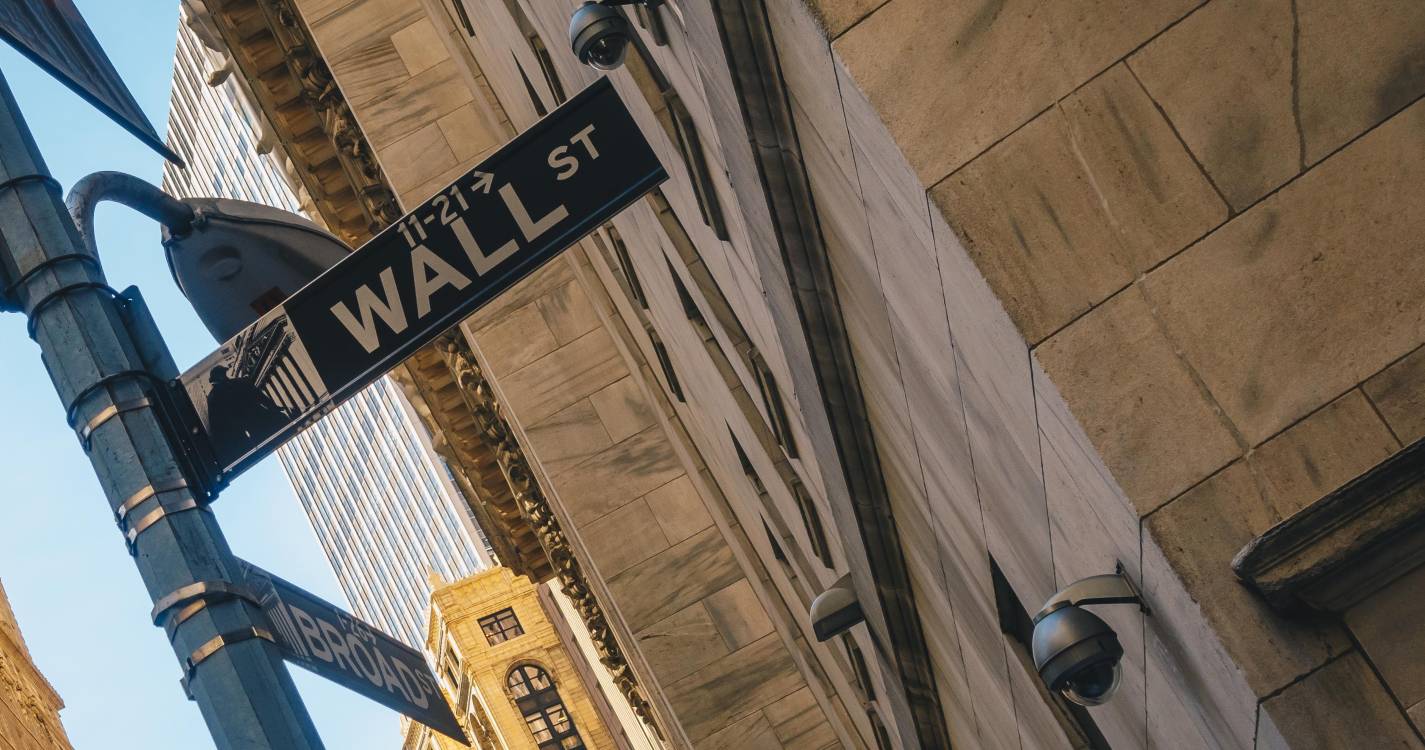 Wall Street fecha no vermelho depois de os EUA imporem tarrifas ao Canadá e México