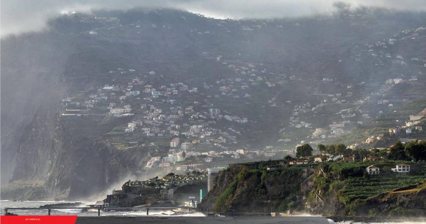 Agitação marítima, vento forte e queda de neve nas previsões