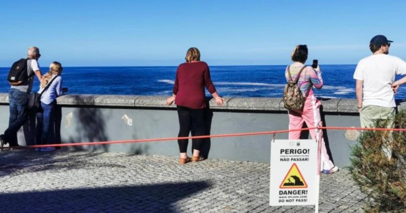 Perigos da ondulação ignorados no Porto Moniz (com fotos)