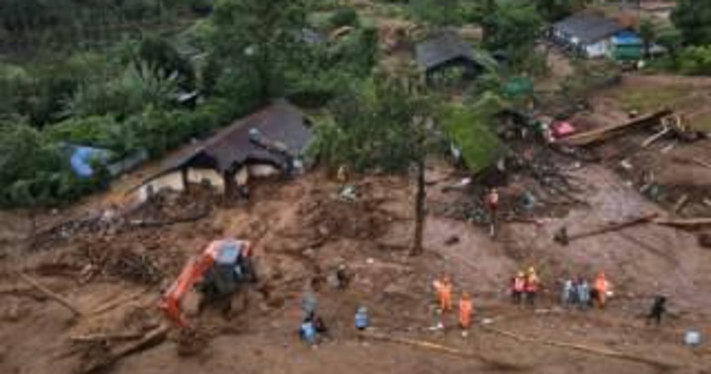 Pelo menos 46 mortos em aluimento de terras na índia