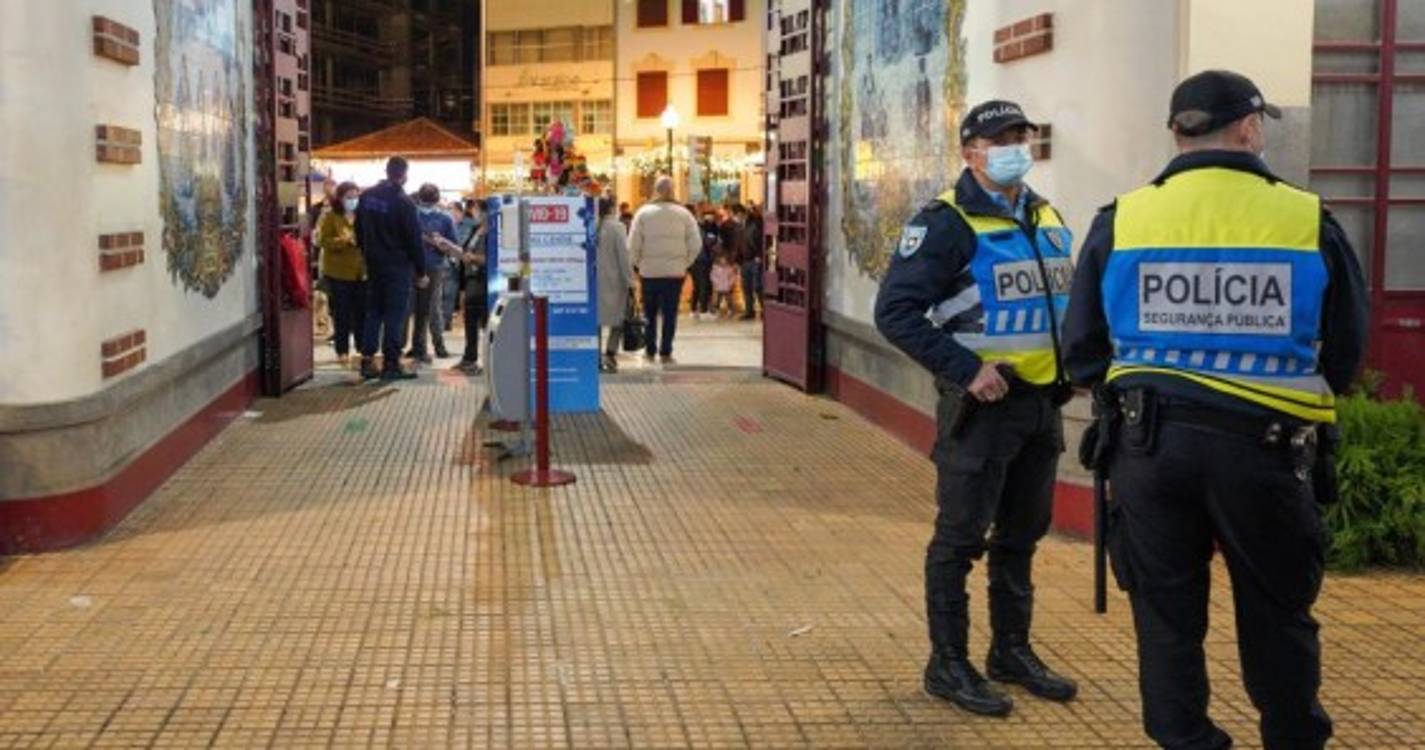 Veja o ambiente da Noite do Mercado e arredores