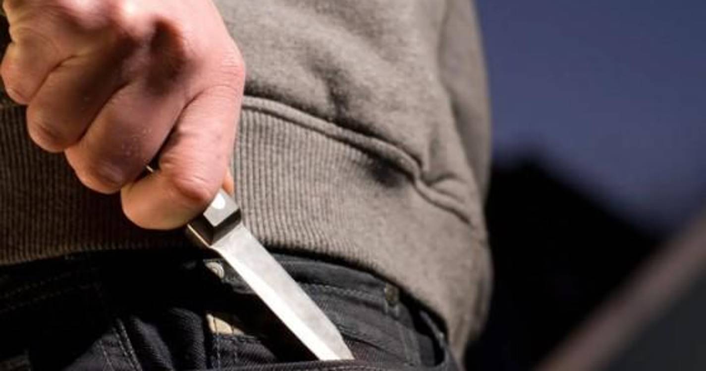 Homem agredido com arma branca esta manhã na Avenida da Madalena