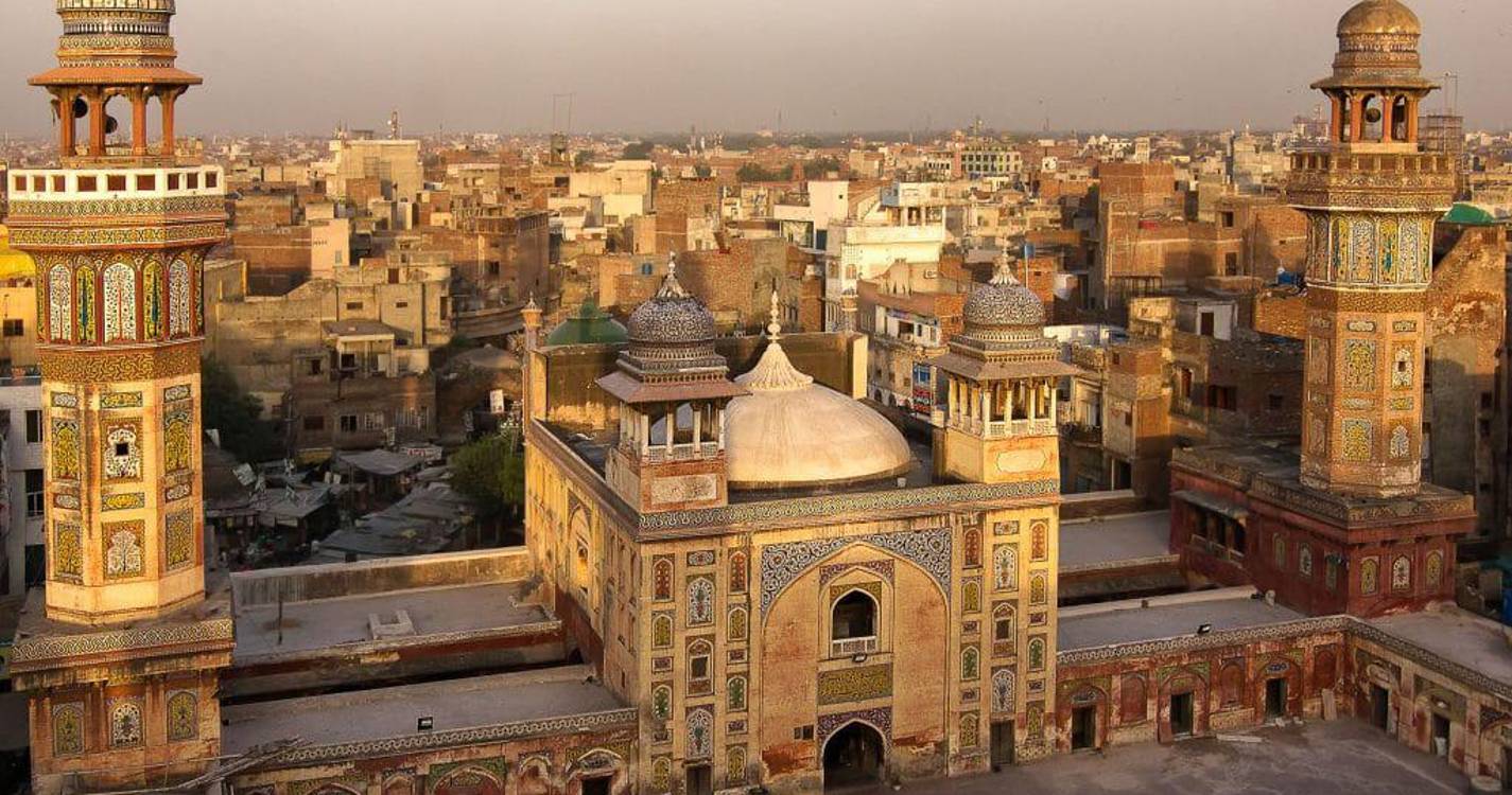 Paquistão adverte atrizes por uso de roupas indecentes e interpretação de canções impróprias