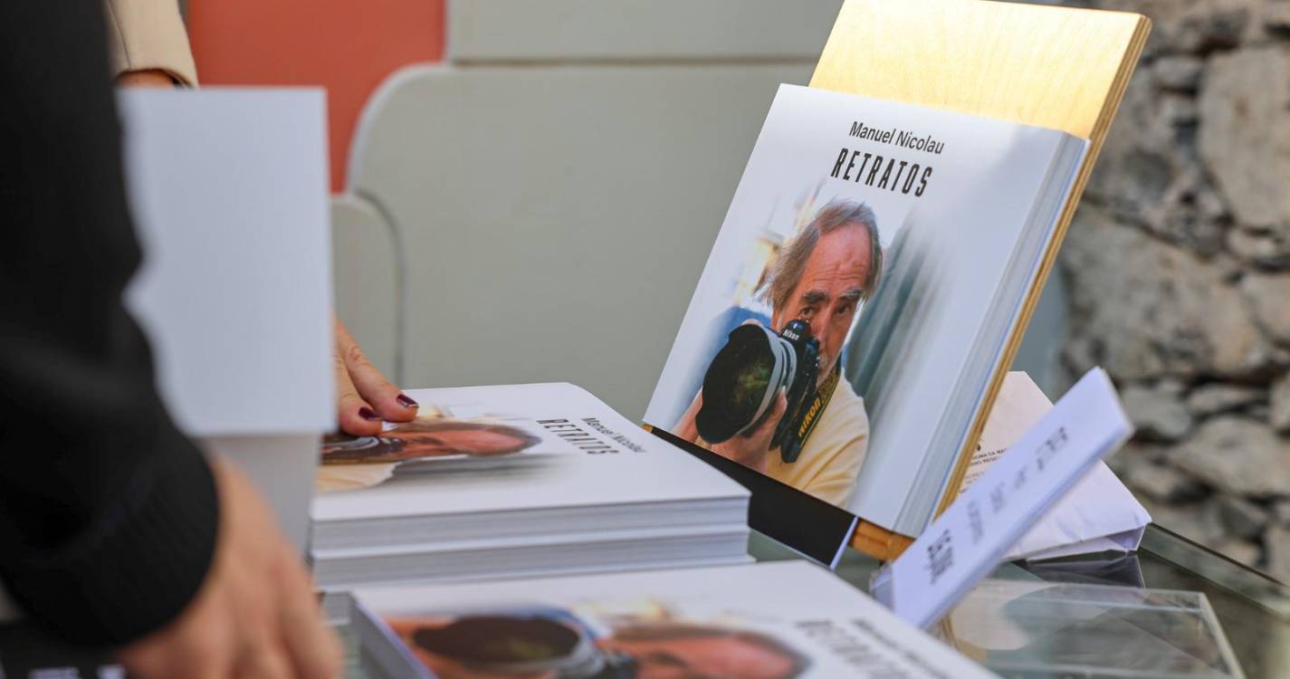 ‘Manuel Nicolau, Retratos’ representa a comunicação em imagens (com fotos)