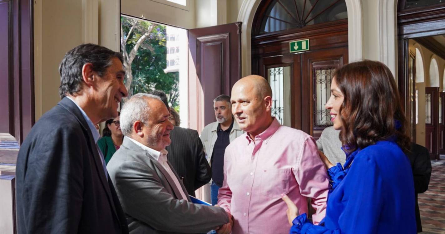 Veja imagens do lançamento do livro ‘Contos Insularados’